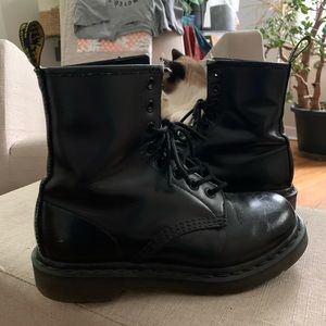 1460 WOMEN'S SMOOTH LEATHER LACE UP BOOTS